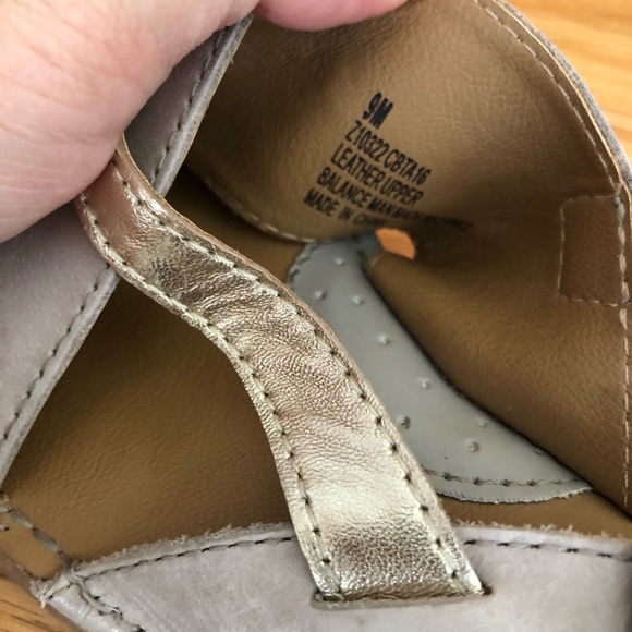 <BOC> SANDALS! CUTE, STYLISH & SUPER COMFY! - Picture 5 of 7